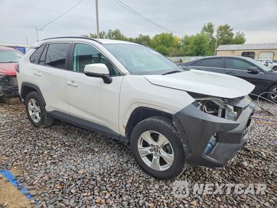 Czwarte zdjęcie samochodu z boku: 2020 TOYOTA RAV4 XLE VIN:2T3P1RFV1LC091722 - miniatura