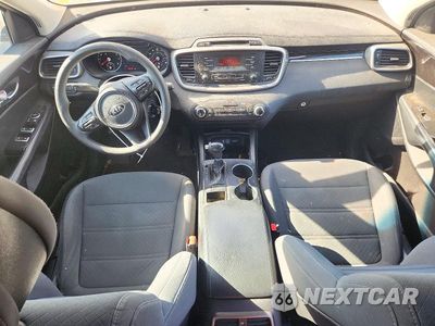 Zdjęcie 8 z 12 samochodu: 2016 KIA SORENTO L VIN:5XYPG4A32GG017591 - miniatura