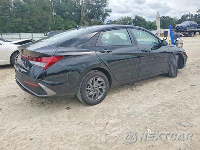 Trzecie zdjęcie samochodu z tyłu: 2026 HYUNDAI ELANTRA HYBRID BLUE VIN:KMHLM4DJ9TU209581 - miniatura