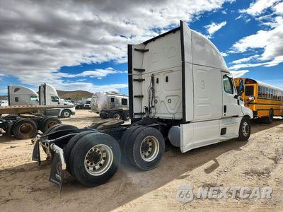 Trzecie zdjęcie samochodu z tyłu: 2020 FREIGHTLINER CASCADIA 126 VIN:3AKJHHDR4LSLZ8141 - miniatura