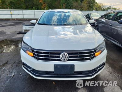 Piąte zdjęcie samochodu w środku: 2019 VOLKSWAGEN PASSAT WOLFSBURG VIN:1VWLA7A37KC001673 - miniatura