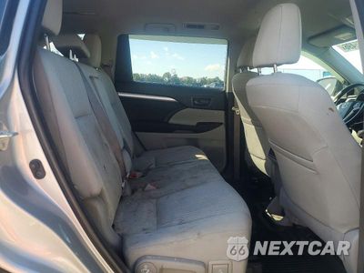 Zdjęcie 11 z 13 samochodu: 2018 TOYOTA HIGHLANDER LE VIN:5TDZARFH3JS040691 - miniatura