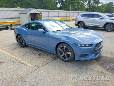 Czwarte zdjęcie samochodu z boku: 2024 FORD MUSTANG VIN:1FA6P8TH8R5127395 - miniatura