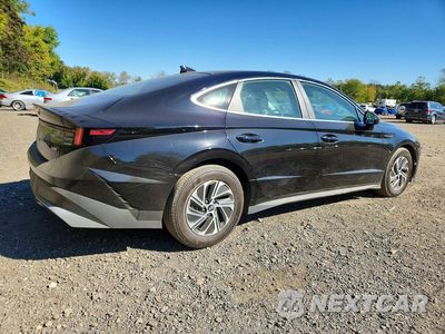 Trzecie zdjęcie samochodu z tyłu: 2026 HYUNDAI SONATA HYBRID BLUE VIN:KMHL24JJ8TA161020 - miniatura