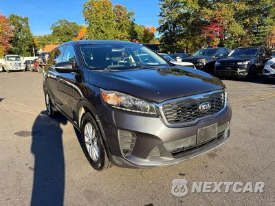 Czwarte zdjęcie samochodu z boku: 2019 KIA SORENTO LX VIN:5XYPGDA32KG447730 - miniatura