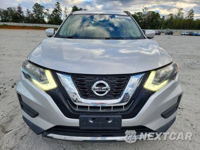 Piąte zdjęcie samochodu w środku: 2017 NISSAN ROGUE S VIN:JN8AT2MV9HW261721 - miniatura