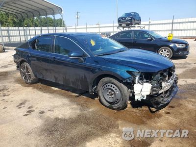 Czwarte zdjęcie samochodu z boku: 2018 TOYOTA CAMRY XSE VIN:4T1B61HK6JU609313 - miniatura