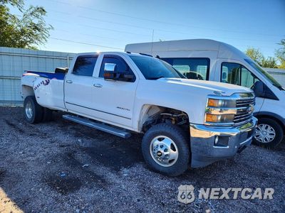 Czwarte zdjęcie samochodu z boku: 2015 CHEVROLET SILVERADO K3500 LTZ VIN:1GC4K0E8XFF552489 - miniatura