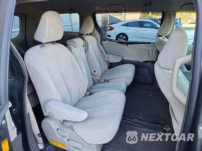 Zdjęcie 11 z 13 samochodu: 2013 TOYOTA SIENNA LE VIN:5TDKK3DCXDS370335 - miniatura
