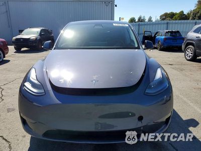 Piąte zdjęcie samochodu w środku: 2023 TESLA MODEL Y VIN:7SAYGAEE8PF743044 - miniatura