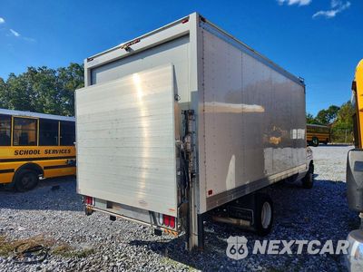 Trzecie zdjęcie samochodu z tyłu: 2023 FORD E450 BOX TRUCK VIN:1FDXE4FN8PDD32499 - miniatura