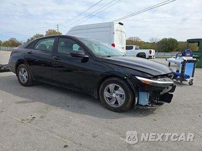 Czwarte zdjęcie samochodu z boku: 2024 HYUNDAI ELANTRA SE VIN:KMHLL4DGXRU700130 - miniatura