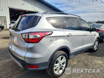 Trzecie zdjęcie samochodu z tyłu: 2018 FORD ESCAPE SE VIN:1FMCU0GD6JUC26107 - miniatura
