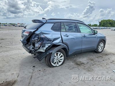 Trzecie zdjęcie samochodu z tyłu: 2026 TOYOTA COROLLA CROSS LE VIN:7MUCAAAG1TV188966 - miniatura