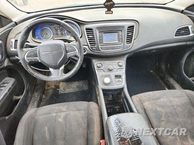 Zdjęcie 8 z 12 samochodu: 2015 CHRYSLER 200 LIMITED VIN:1C3CCCAB5FN704376 - miniatura
