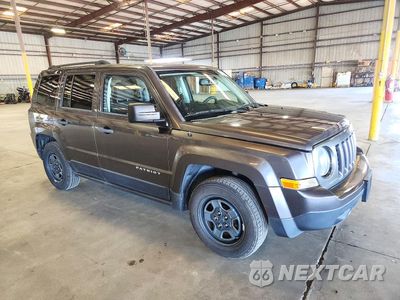 Czwarte zdjęcie samochodu z boku: 2016 JEEP PATRIOT SPORT VIN:1C4NJPBA0GD727725 - miniatura