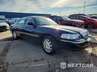 Czwarte zdjęcie samochodu z boku: 2011 LINCOLN TOWN CAR SIGNATURE LIMITED VIN:2LNBL8CV1BX751064 - miniatura