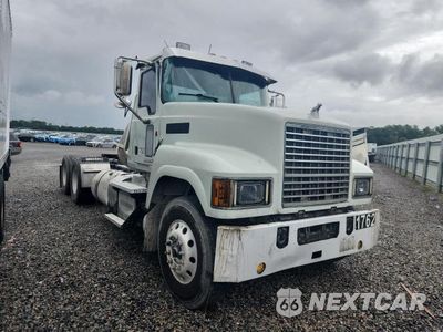 Czwarte zdjęcie samochodu z boku: 2013 MACK CHU613 SEMI TRUCK VIN:1M1AN07Y4DM015181 - miniatura