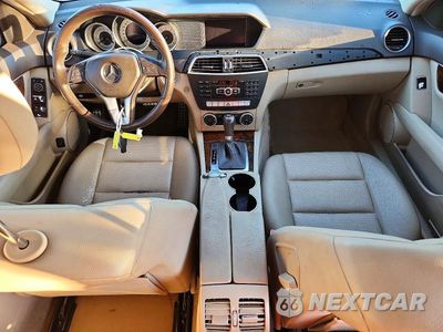Zdjęcie 8 z 12 samochodu: 2012 MERCEDES-BENZ C 300 4MATIC VIN:WDDGF8BB8CR211320 - miniatura
