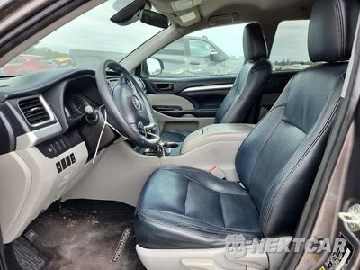 Zdjęcie 7 z 13 samochodu: 2018 TOYOTA HIGHLANDER LE VIN:5TDZZRFH3JS254721 - miniatura