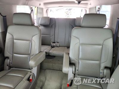 Zdjęcie 10 z 13 samochodu: 2018 CHEVROLET SUBURBAN K1500 PREMIER VIN:1GNSKJKC8JR254043 - miniatura