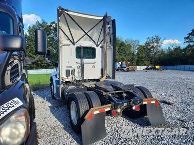 Drugie zdjęcie samochodu z przodu: 2020 PETERBILT 579 SEMI TRUCK VIN:1XPBA48XXLD685747 - miniatura