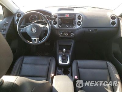 Zdjęcie 8 z 12 samochodu: 2011 VOLKSWAGEN TIGUAN S VIN:WVGAV7AX7BW504079 - miniatura
