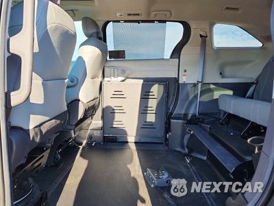 Zdjęcie 11 z 14 samochodu: 2023 TOYOTA SIENNA XLE VIN:5TDJRKEC1PS179973 - miniatura