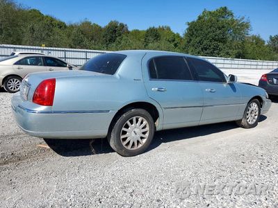 Trzecie zdjęcie samochodu z tyłu: 2007 LINCOLN TOWN CAR SIGNATURE VIN:1LNHM81V57Y623864 - miniatura