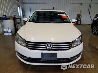Piąte zdjęcie samochodu w środku: 2012 VOLKSWAGEN PASSAT SE VIN:1VWBP7A34CC030415 - miniatura