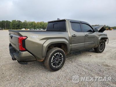 Trzecie zdjęcie samochodu z tyłu: 2025 TOYOTA TACOMA TRD SPORT VIN:3TMKB5FN0SM029551 - miniatura