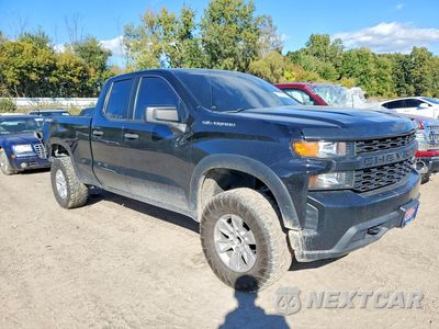 Czwarte zdjęcie samochodu z boku: 2020 CHEVROLET SILVERADO K1500 VIN:1GCRYAEH7LZ281881 - miniatura