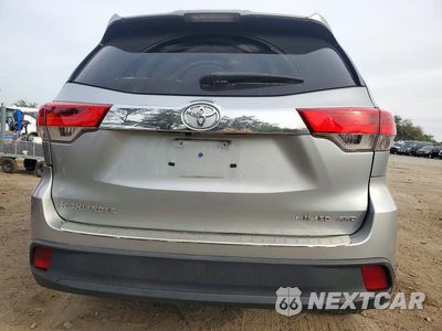 Zdjęcie 6 z 13 samochodu: 2017 TOYOTA HIGHLANDER LE VIN:5TDBZRFH1HS401131 - miniatura