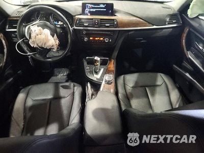 Zdjęcie 8 z 12 samochodu: 2015 BMW 328 XI VIN:WBA3B3G57FNR85514 - miniatura