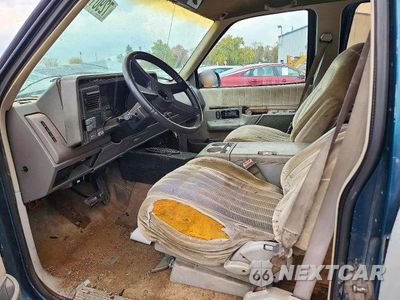 Zdjęcie 7 z 14 samochodu: 1992 GMC SUBURBAN C1500 VIN:1GKEC16K2NJ703018 - miniatura