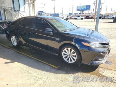 Czwarte zdjęcie samochodu z boku: 2018 TOYOTA CAMRY LE VIN:4T1B11HK5JU059553 - miniatura