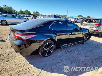 Trzecie zdjęcie samochodu z tyłu: 2018 TOYOTA CAMRY XSE VIN:4T1B61HK4JU135135 - miniatura