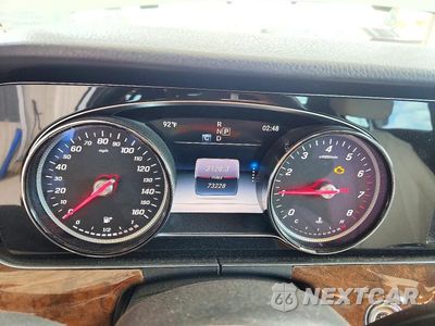 Zdjęcie 9 z 12 samochodu: 2018 MERCEDES-BENZ E 300 VIN:WDDZF4JB4JA407804 - miniatura