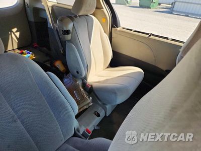 Zdjęcie 11 z 13 samochodu: 2012 TOYOTA SIENNA LE VIN:5TDKK3DC0CS207952 - miniatura