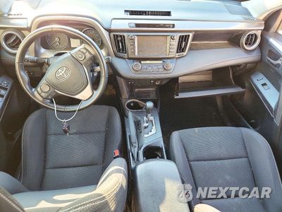 Zdjęcie 8 z 12 samochodu: 2017 TOYOTA RAV4 XLE VIN:JTMRFREV7HD209965 - miniatura