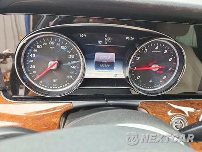Zdjęcie 9 z 12 samochodu: 2017 MERCEDES-BENZ E 300 4MATIC VIN:WDDZF4KB5HA221245 - miniatura