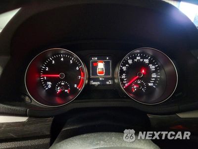 Zdjęcie 9 z 12 samochodu: 2017 VOLKSWAGEN PASSAT SE VIN:1VWGT7A35HC040492 - miniatura