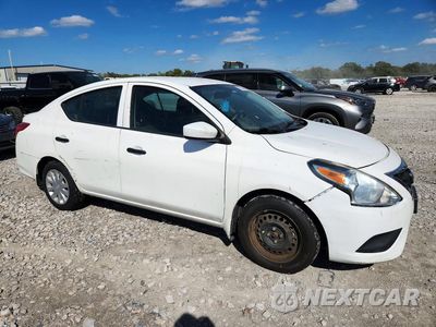 Czwarte zdjęcie samochodu z boku: 2016 NISSAN VERSA 1.6 S VIN:3N1CN7AP5GL917115 - miniatura