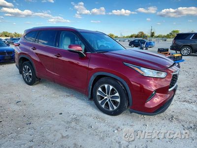 Czwarte zdjęcie samochodu z boku: 2020 TOYOTA HIGHLANDER XLE VIN:5TDHZRBH6LS047034 - miniatura