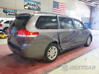Trzecie zdjęcie samochodu z tyłu: 2014 TOYOTA SIENNA XLE 8-PASSENGER VIN:5TDYK3DC6ES493318 - miniatura