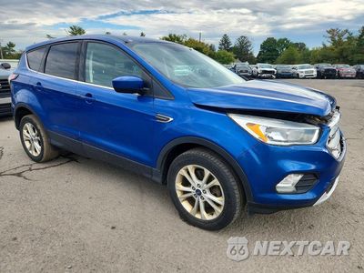 Czwarte zdjęcie samochodu z boku: 2017 FORD ESCAPE SE VIN:1FMCU9GD8HUE00256 - miniatura