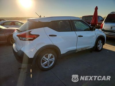 Trzecie zdjęcie samochodu z tyłu: 2018 NISSAN KICKS S VIN:3N1CP5CU3JL497122 - miniatura