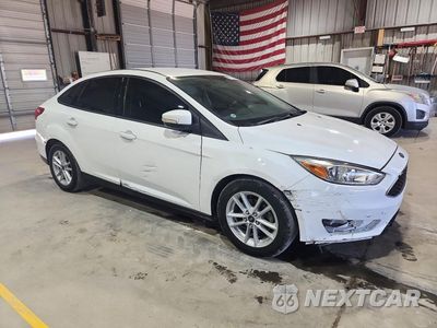 Czwarte zdjęcie samochodu z boku: 2018 FORD FOCUS SE VIN:1FADP3F28JL230091 - miniatura