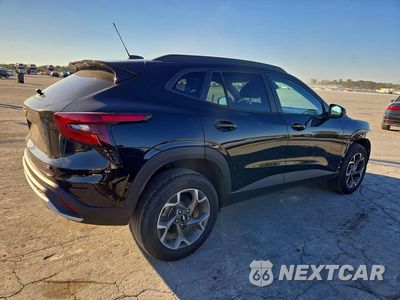 Trzecie zdjęcie samochodu z tyłu: 2026 CHEVROLET TRAX 1LT VIN:KL77LHEP8TC083543 - miniatura
