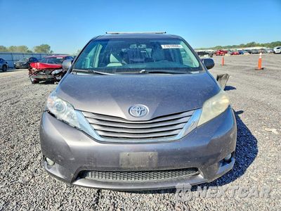 Piąte zdjęcie samochodu w środku: 2016 TOYOTA SIENNA XLE 8-PASSENGER VIN:5TDYK3DC8GS695872 - miniatura